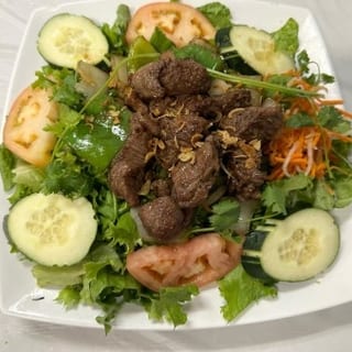 Salad with Diced Filet Mignon Steak