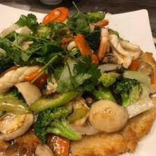 Pan-Fried Seafood Crispy Flat Rice Noodle